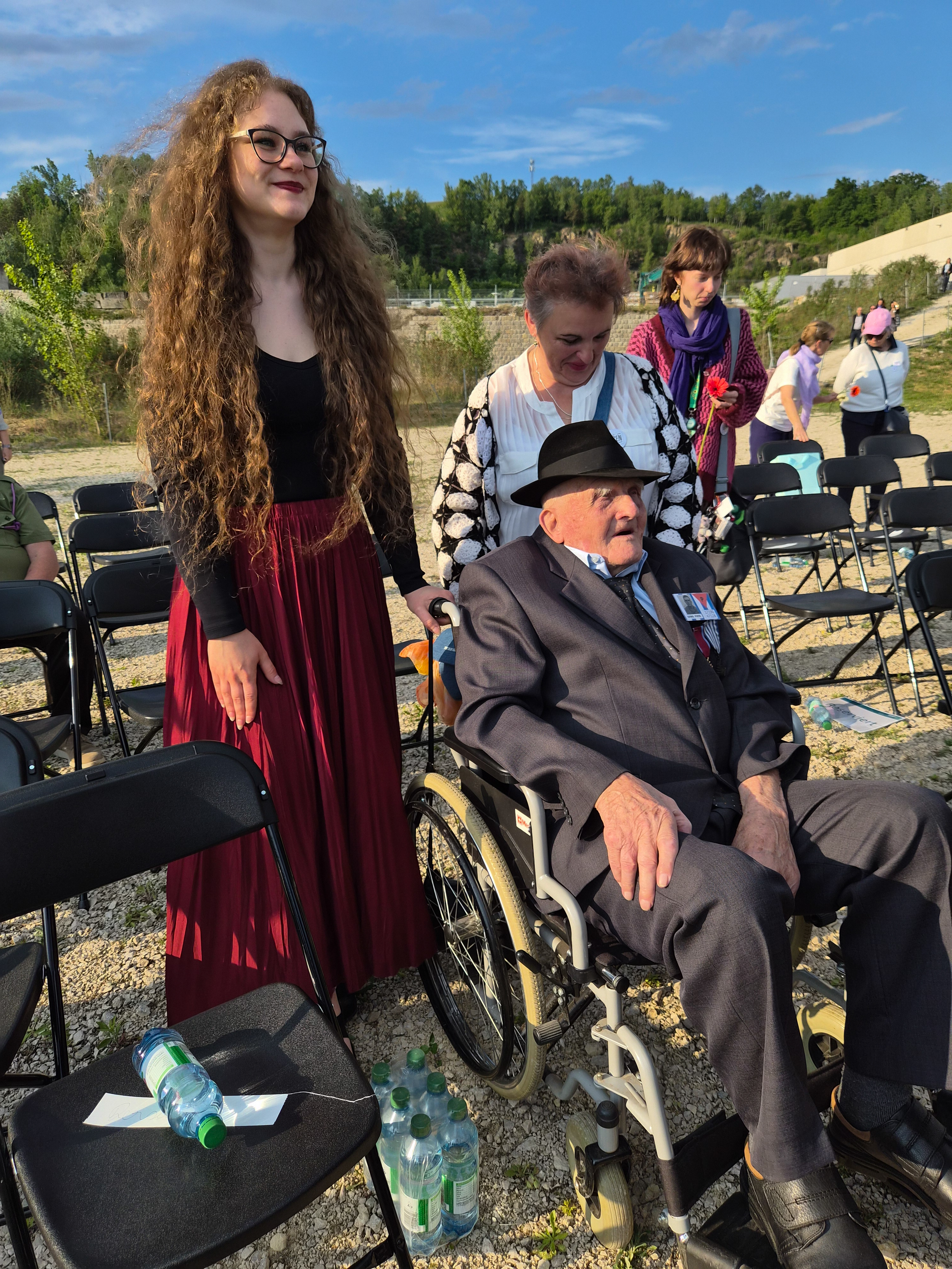 Stanislaw Zalewski, last surviving Gusen prisoner, with family at the ceremony
