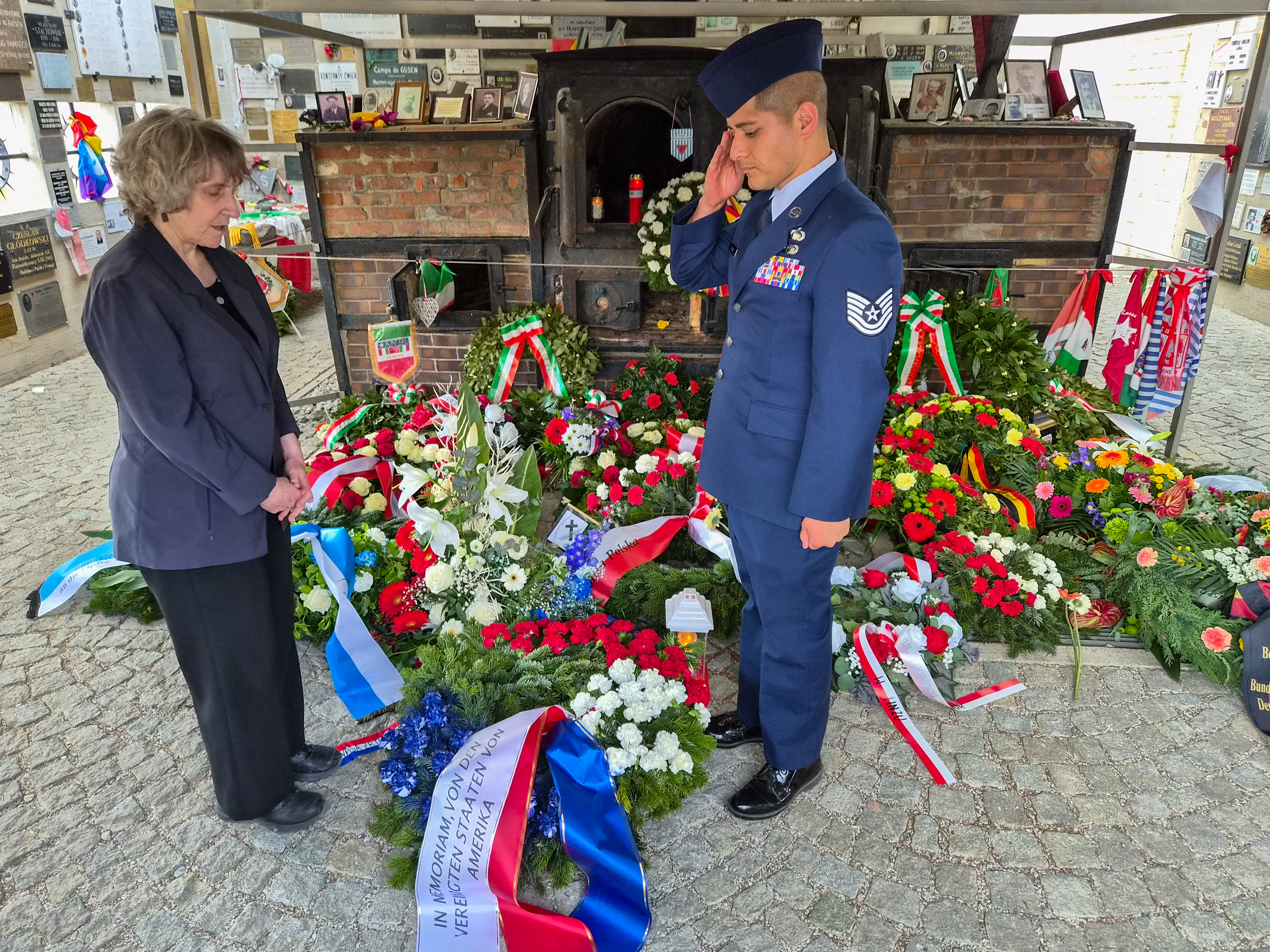 US wreath being laid in the Gusen crematorium by Tech Sgt. Julio Rosa and Special Envoy Ellen Germain