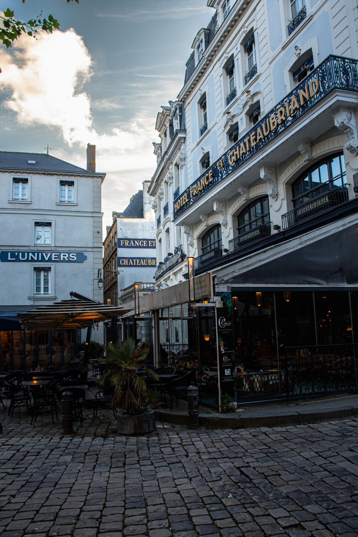H&ocirc;tel France et Chateaubriand at dusk, cobblestone square, café tables